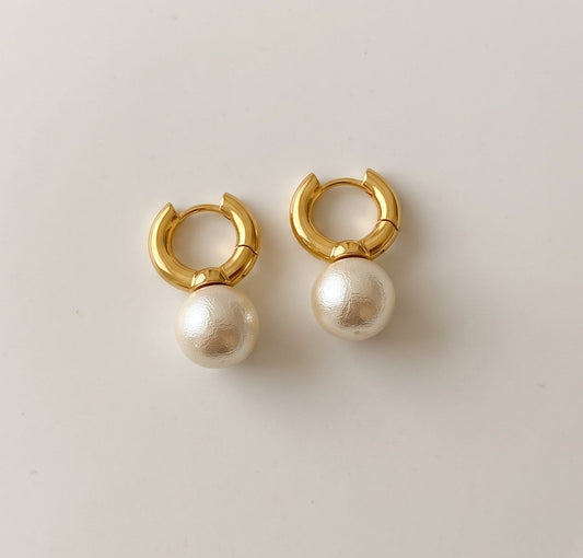 Aura Pearl Earrings